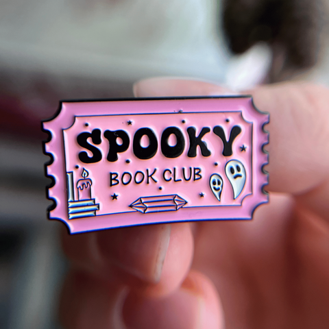 Значок "Spooky book club" фото